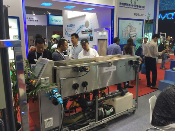 Visitors to Shanghai’s Aqua Tech Innovation Pavilion observe a working demonstration of OriginClear’s EWS technology.